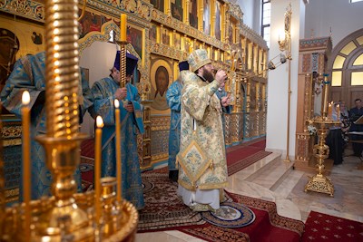 Митрополит Игнатий совершил утреню с чтением акафиста Пресвятой Богородице в Свято-Алексиевском женском монастыре г. Саратова