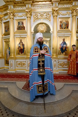 Митрополит Игнатий совершил ночную Божественную литургию в храме апостола и евангелиста Иоанна Богослова при СПДС