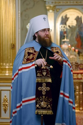 Митрополит Игнатий совершил ночную Божественную литургию в храме апостола и евангелиста Иоанна Богослова при СПДС