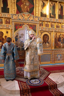 Митрополит Игнатий совершил утреню с чтением акафиста Пресвятой Богородице в Свято-Алексиевском женском монастыре г. Саратова