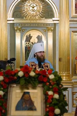 Митрополит Игнатий совершил ночную Божественную литургию в храме апостола и евангелиста Иоанна Богослова при СПДС
