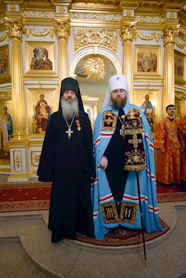 Митрополит Игнатий совершил ночную Божественную литургию в храме апостола и евангелиста Иоанна Богослова при СПДС
