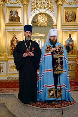 Митрополит Игнатий совершил ночную Божественную литургию в храме апостола и евангелиста Иоанна Богослова при СПДС
