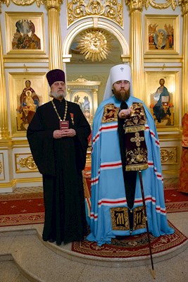 Митрополит Игнатий совершил ночную Божественную литургию в храме апостола и евангелиста Иоанна Богослова при СПДС