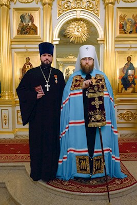 Митрополит Игнатий совершил ночную Божественную литургию в храме апостола и евангелиста Иоанна Богослова при СПДС