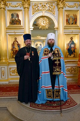 Митрополит Игнатий совершил ночную Божественную литургию в храме апостола и евангелиста Иоанна Богослова при СПДС