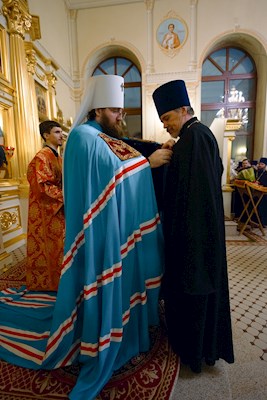 Митрополит Игнатий совершил ночную Божественную литургию в храме апостола и евангелиста Иоанна Богослова при СПДС