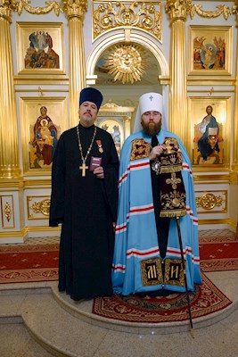 Митрополит Игнатий совершил ночную Божественную литургию в храме апостола и евангелиста Иоанна Богослова при СПДС
