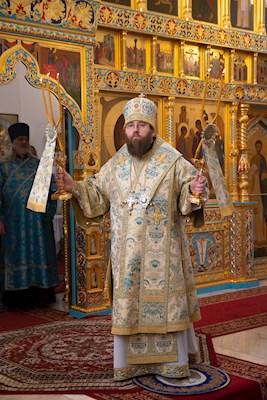 Митрополит Игнатий совершил утреню с чтением акафиста Пресвятой Богородице в Свято-Алексиевском женском монастыре г. Саратова