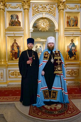 Митрополит Игнатий совершил ночную Божественную литургию в храме апостола и евангелиста Иоанна Богослова при СПДС