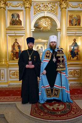 Митрополит Игнатий совершил ночную Божественную литургию в храме апостола и евангелиста Иоанна Богослова при СПДС