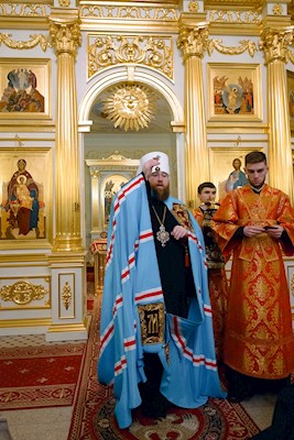 Митрополит Игнатий совершил ночную Божественную литургию в храме апостола и евангелиста Иоанна Богослова при СПДС
