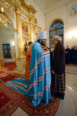 Митрополит Игнатий совершил ночную Божественную литургию в храме апостола и евангелиста Иоанна Богослова при СПДС