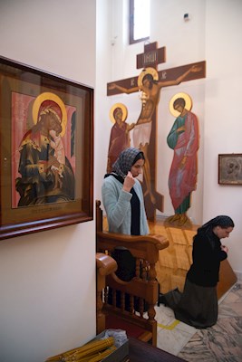 Митрополит Игнатий совершил утреню с чтением акафиста Пресвятой Богородице в Свято-Алексиевском женском монастыре г. Саратова