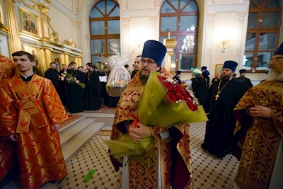 Митрополит Игнатий совершил ночную Божественную литургию в храме апостола и евангелиста Иоанна Богослова при СПДС