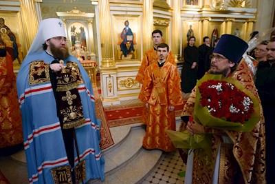 Митрополит Игнатий совершил ночную Божественную литургию в храме апостола и евангелиста Иоанна Богослова при СПДС
