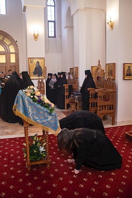 Митрополит Игнатий совершил утреню с чтением акафиста Пресвятой Богородице в Свято-Алексиевском женском монастыре г. Саратова