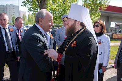 Митрополит Игнатий и губернатор региона возложили цветы в память о воинах Великой Отечественной войны