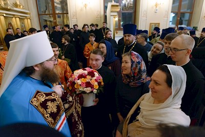 Митрополит Игнатий совершил ночную Божественную литургию в храме апостола и евангелиста Иоанна Богослова при СПДС