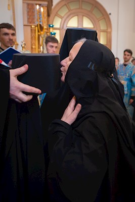 Митрополит Игнатий совершил утреню с чтением акафиста Пресвятой Богородице в Свято-Алексиевском женском монастыре г. Саратова