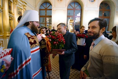 Митрополит Игнатий совершил ночную Божественную литургию в храме апостола и евангелиста Иоанна Богослова при СПДС