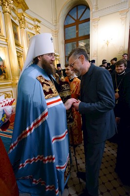 Митрополит Игнатий совершил ночную Божественную литургию в храме апостола и евангелиста Иоанна Богослова при СПДС