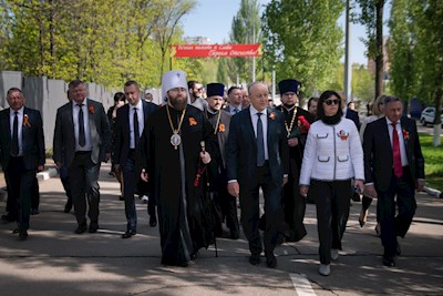 Митрополит Игнатий и губернатор региона возложили цветы в память о воинах Великой Отечественной войны