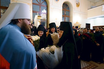 Митрополит Игнатий совершил ночную Божественную литургию в храме апостола и евангелиста Иоанна Богослова при СПДС