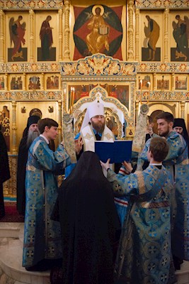 Митрополит Игнатий совершил утреню с чтением акафиста Пресвятой Богородице в Свято-Алексиевском женском монастыре г. Саратова