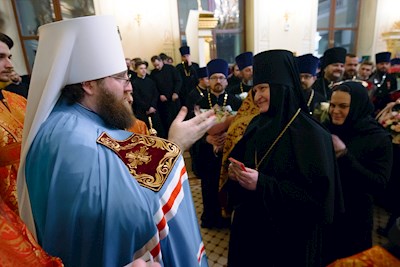 Митрополит Игнатий совершил ночную Божественную литургию в храме апостола и евангелиста Иоанна Богослова при СПДС