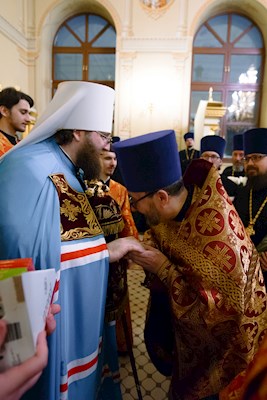 Митрополит Игнатий совершил ночную Божественную литургию в храме апостола и евангелиста Иоанна Богослова при СПДС