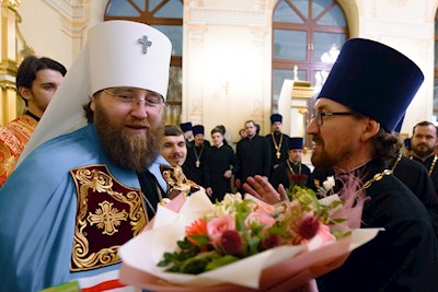 Митрополит Игнатий совершил ночную Божественную литургию в храме апостола и евангелиста Иоанна Богослова при СПДС