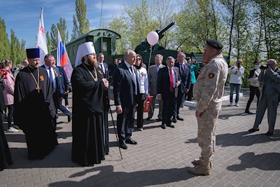 Митрополит Игнатий и губернатор региона возложили цветы в память о воинах Великой Отечественной войны