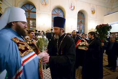Митрополит Игнатий совершил ночную Божественную литургию в храме апостола и евангелиста Иоанна Богослова при СПДС