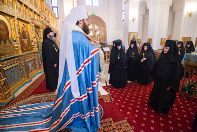 Митрополит Игнатий совершил утреню с чтением акафиста Пресвятой Богородице в Свято-Алексиевском женском монастыре г. Саратова
