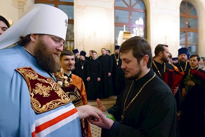 Митрополит Игнатий совершил ночную Божественную литургию в храме апостола и евангелиста Иоанна Богослова при СПДС
