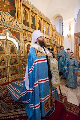 Митрополит Игнатий совершил утреню с чтением акафиста Пресвятой Богородице в Свято-Алексиевском женском монастыре г. Саратова