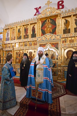 Митрополит Игнатий совершил утреню с чтением акафиста Пресвятой Богородице в Свято-Алексиевском женском монастыре г. Саратова