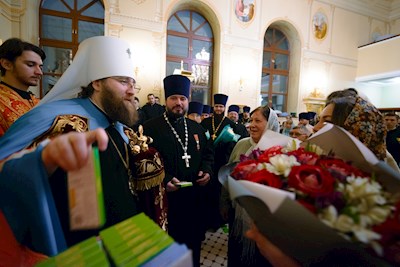 Митрополит Игнатий совершил ночную Божественную литургию в храме апостола и евангелиста Иоанна Богослова при СПДС