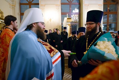 Митрополит Игнатий совершил ночную Божественную литургию в храме апостола и евангелиста Иоанна Богослова при СПДС