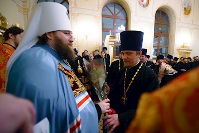 Митрополит Игнатий совершил ночную Божественную литургию в храме апостола и евангелиста Иоанна Богослова при СПДС