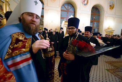 Митрополит Игнатий совершил ночную Божественную литургию в храме апостола и евангелиста Иоанна Богослова при СПДС