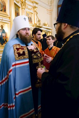 Митрополит Игнатий совершил ночную Божественную литургию в храме апостола и евангелиста Иоанна Богослова при СПДС