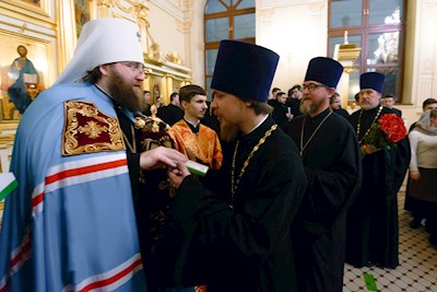 Митрополит Игнатий совершил ночную Божественную литургию в храме апостола и евангелиста Иоанна Богослова при СПДС
