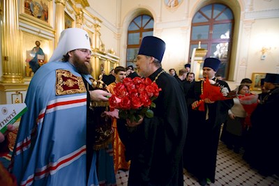 Митрополит Игнатий совершил ночную Божественную литургию в храме апостола и евангелиста Иоанна Богослова при СПДС