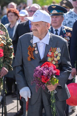 Митрополит Игнатий и губернатор региона возложили цветы в память о воинах Великой Отечественной войны