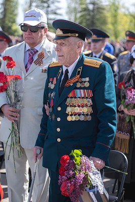 Митрополит Игнатий и губернатор региона возложили цветы в память о воинах Великой Отечественной войны