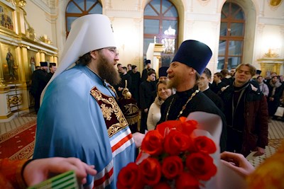 Митрополит Игнатий совершил ночную Божественную литургию в храме апостола и евангелиста Иоанна Богослова при СПДС