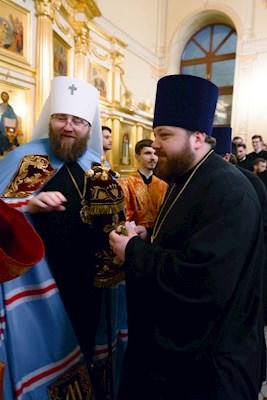 Митрополит Игнатий совершил ночную Божественную литургию в храме апостола и евангелиста Иоанна Богослова при СПДС