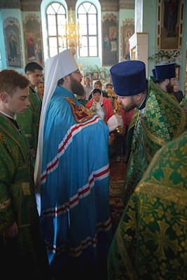 Митрополит Игнатий совершил Божественную литургию в Свято-Духовском соборе г. Саратова